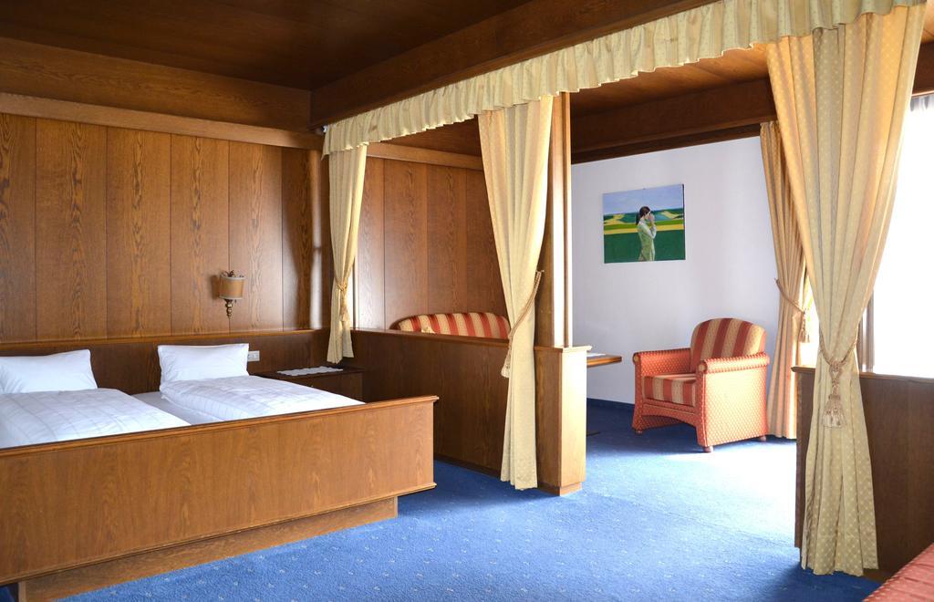 Hotel Kreuz Rifiano Room photo